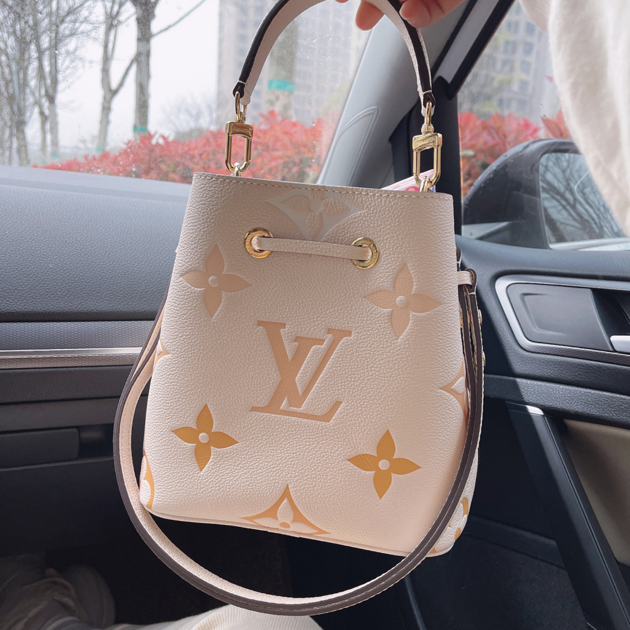 lv2021春夏新款包包|summer限定 昨天生日逛街老公送的礼物 说是今天