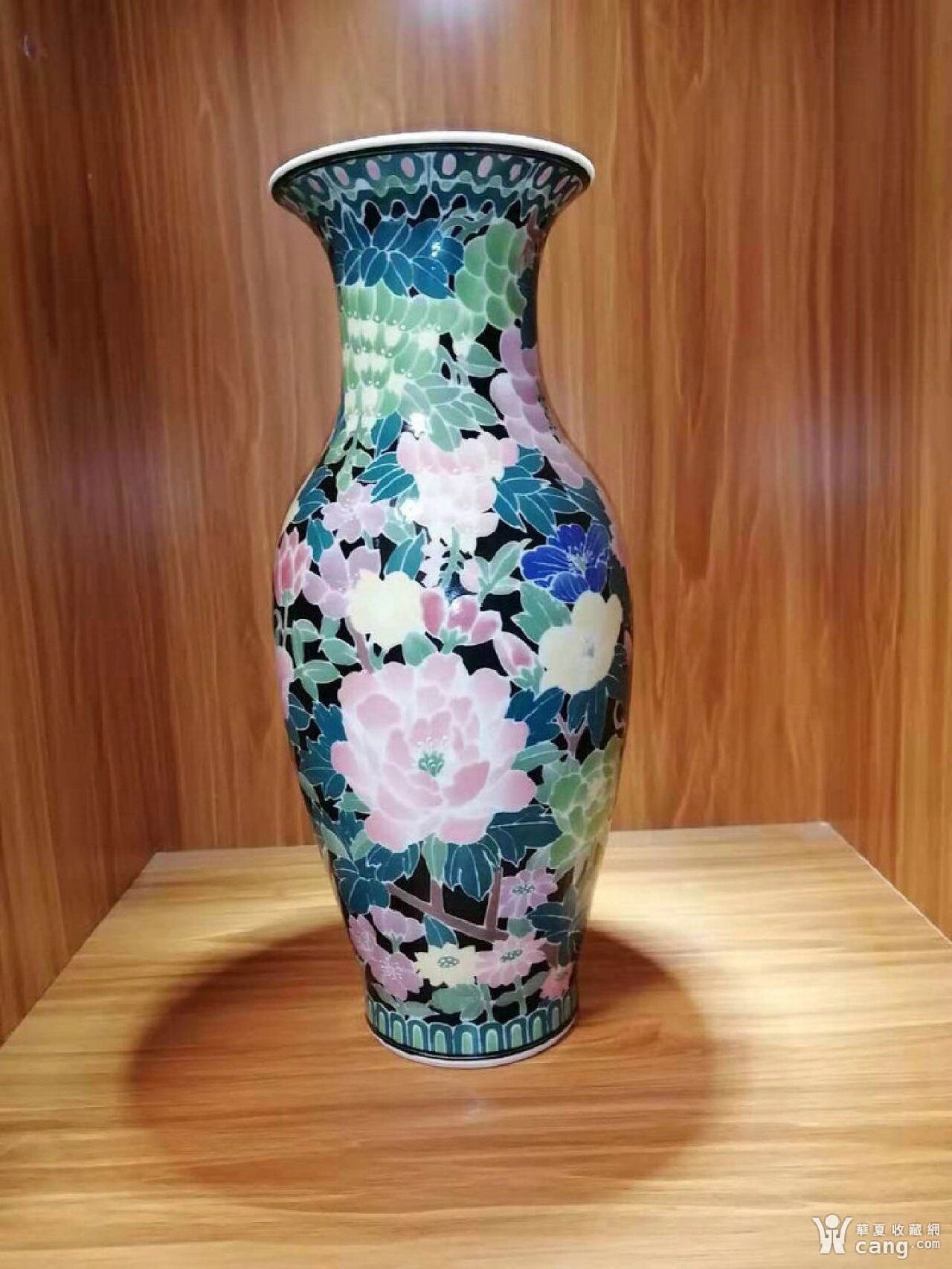 七十年代醴陵手绘黑底满花瓶,永胜瓷厂出品,高约35厘米,无冲无磕无