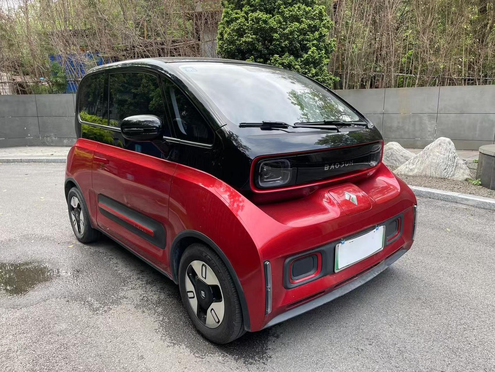 剁椒鱼头2020年上牌宝骏e300,续航305.四座 安全行驶3.