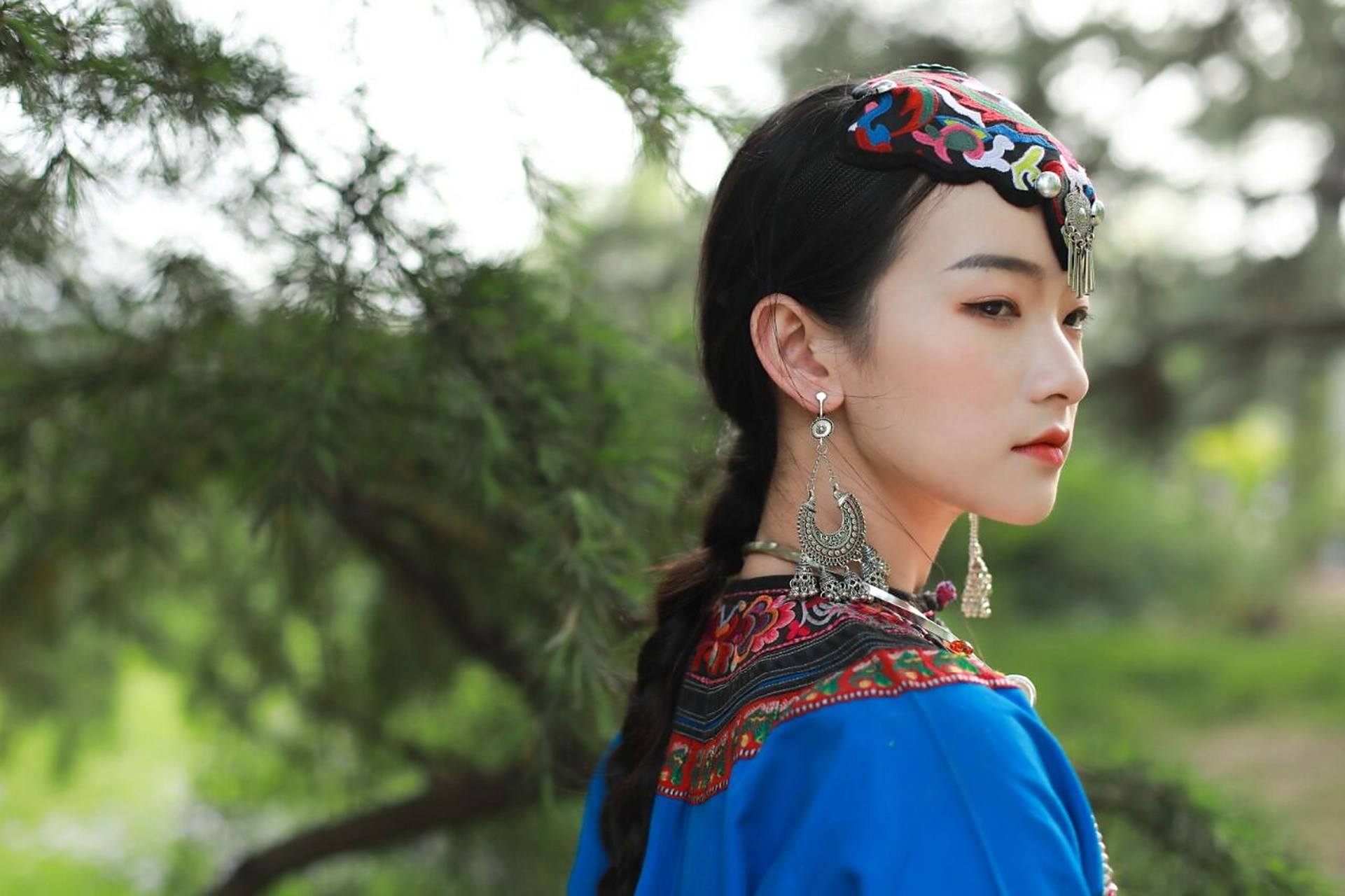 彝族阿哲支系主要分布于99云南红河哈尼族彝族自治州的弥勒县与开远