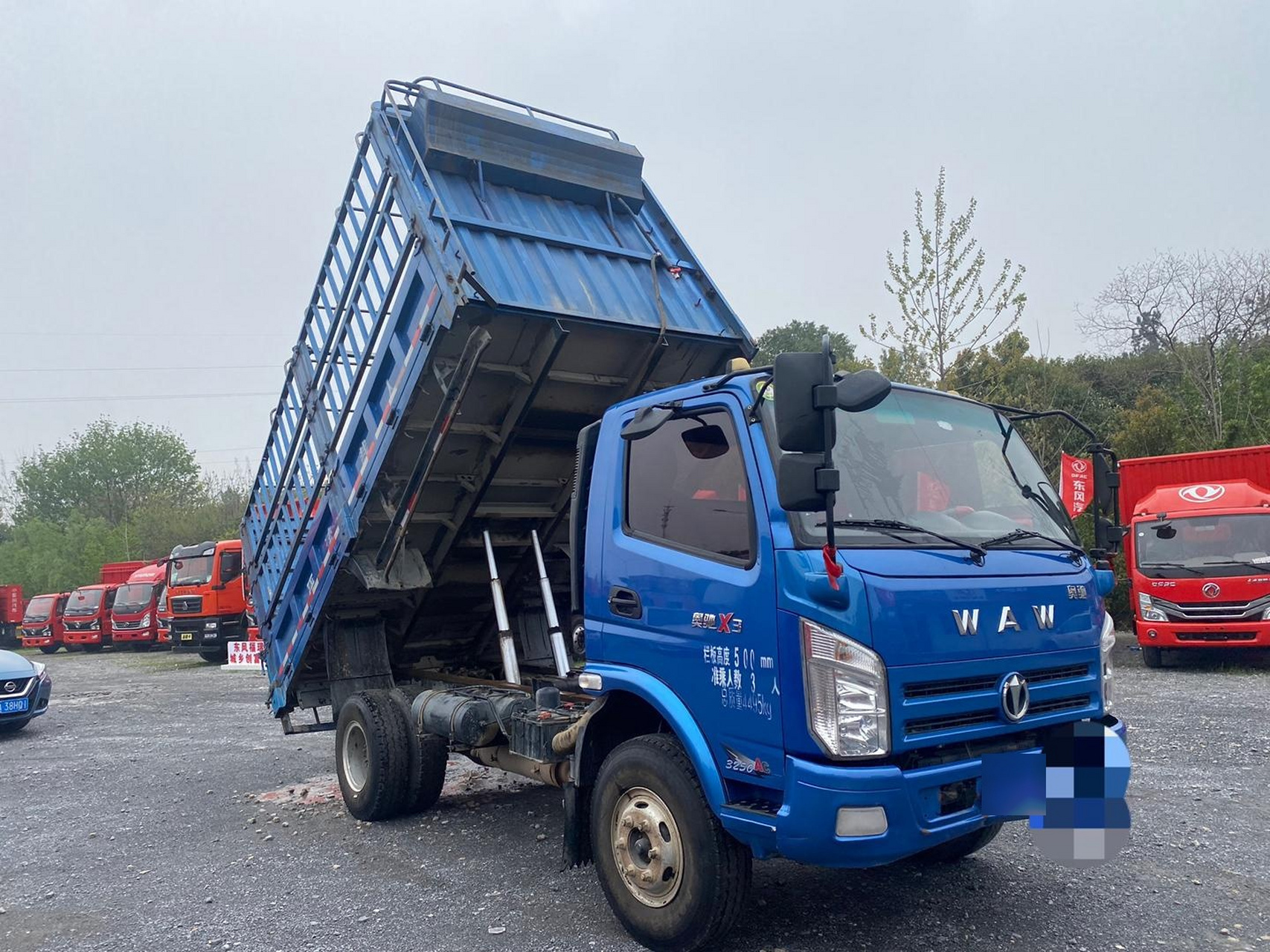 奥驰x3国五潍柴130动力,8档,825轮胎,4.2米原厂高栏自卸