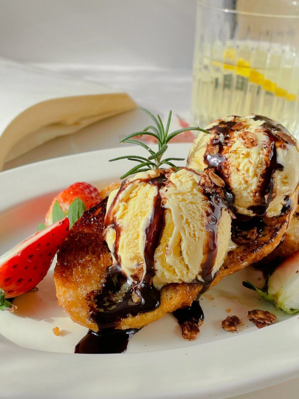 一人食吃什么# 今天起太晚,就简单搞个朗姆冰淇淋次一下… 00