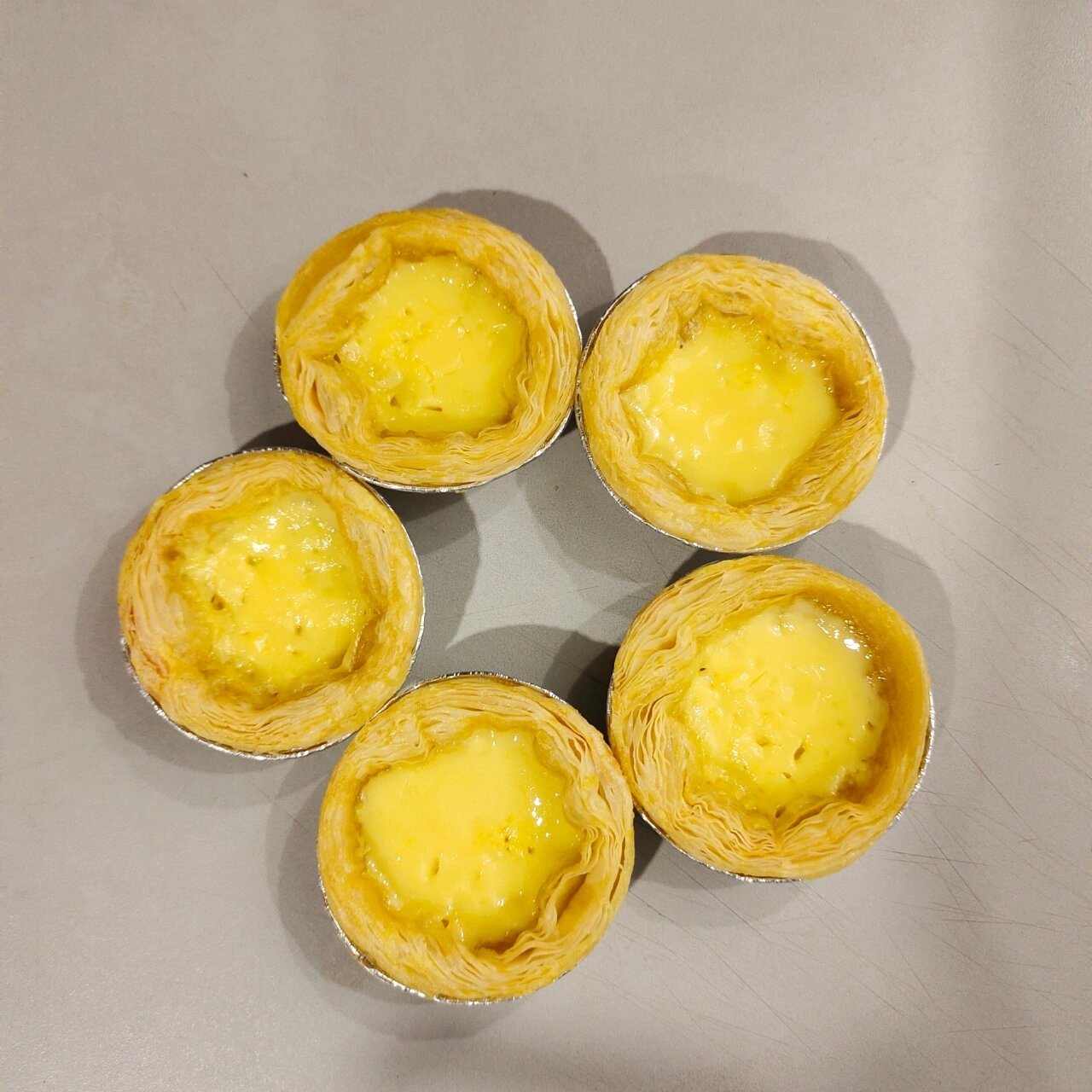 微波炉蛋挞一次成功 第一次用微波炉做蛋挞,效果很成功,塔皮酥酥脆脆