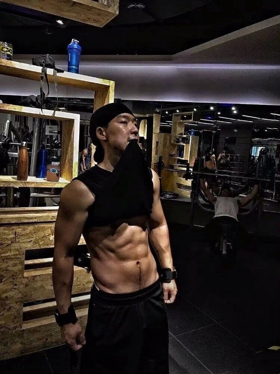 扫黑风暴# 吴晓亮演技好,身材好,声音好听,真的,多给好演员一些机会