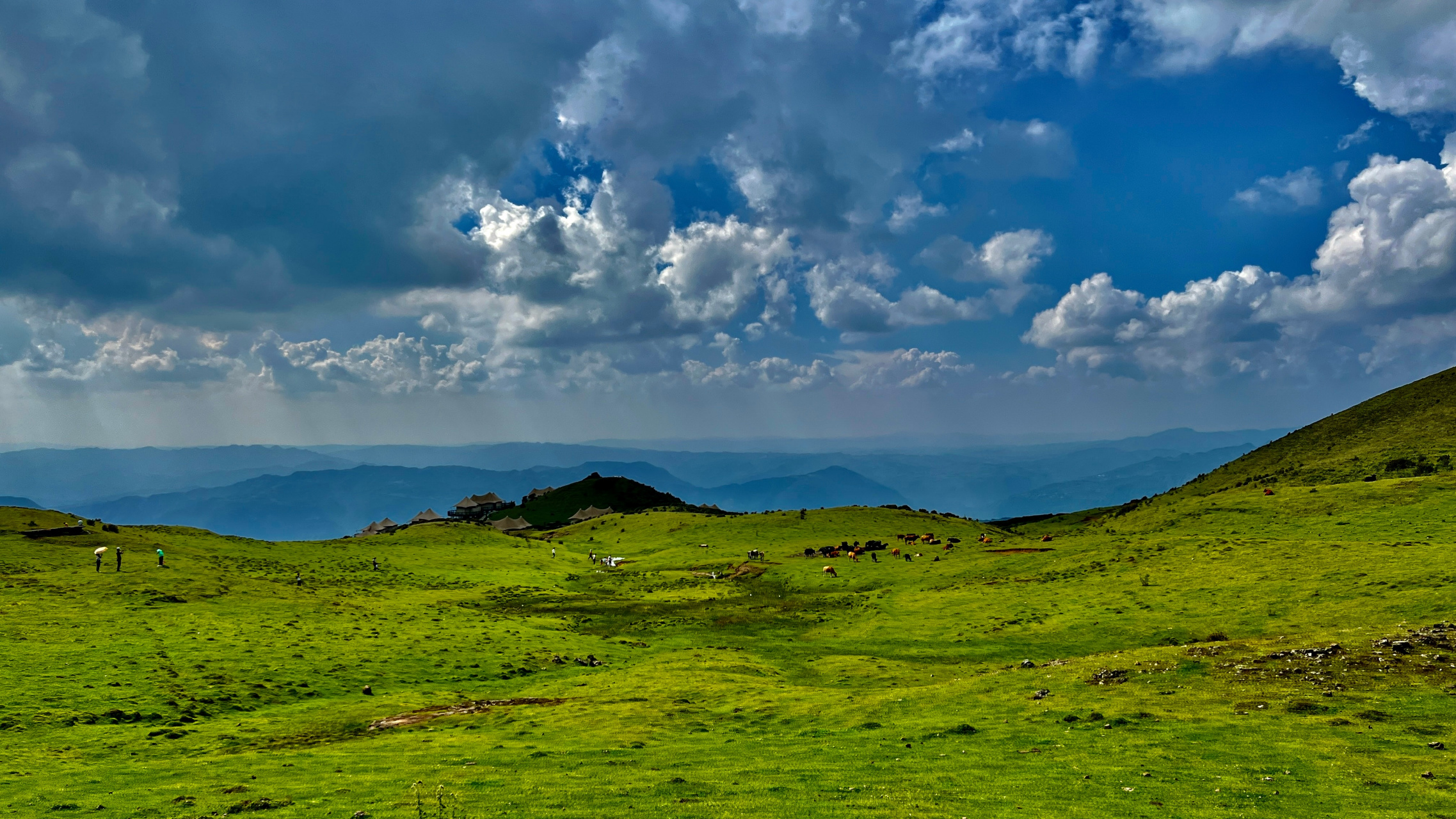 位于六盘水市盘州市乌蒙镇与坪地彝族乡境内.