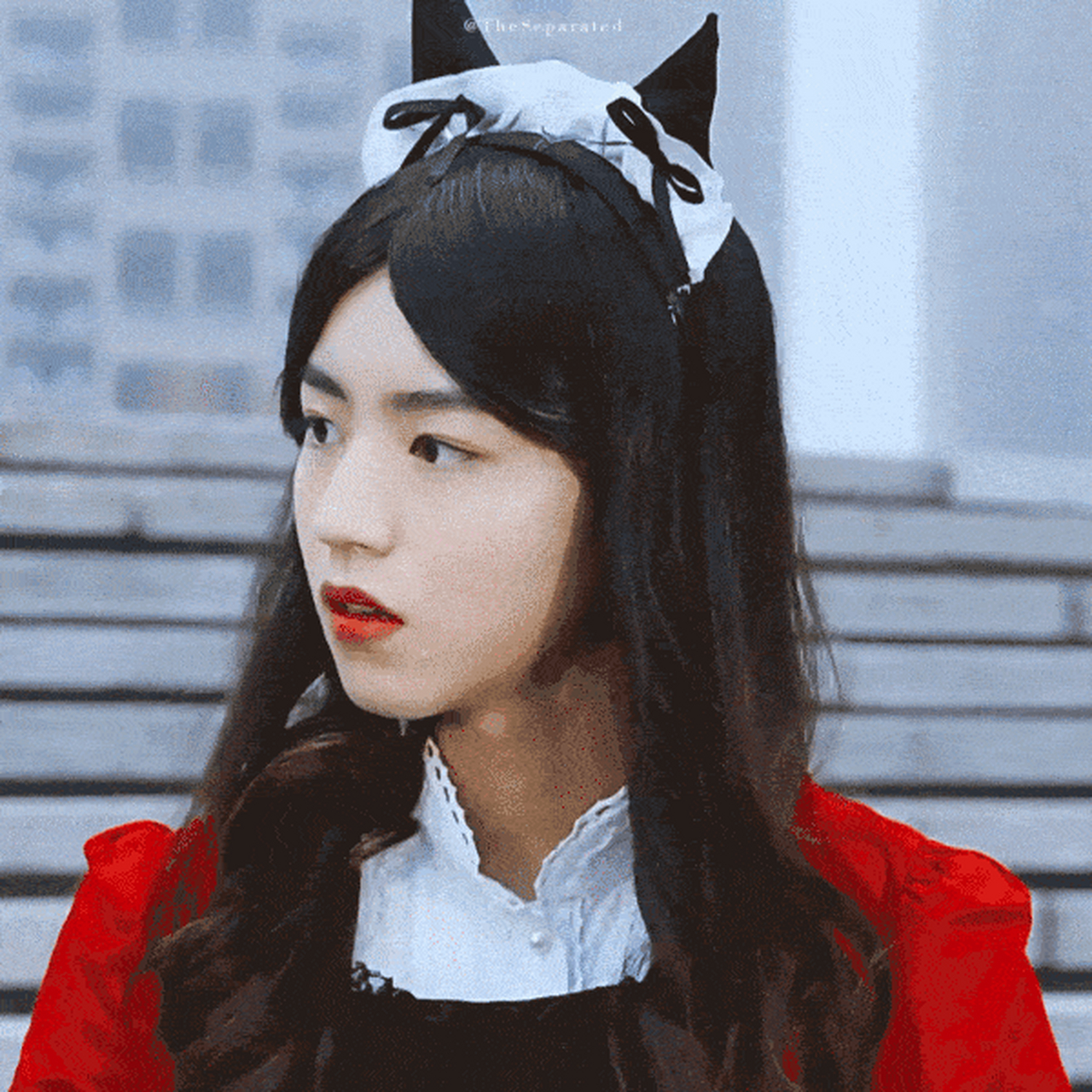 王俊凯女装造型被认成女爱豆#王俊凯以前一张女装造型裹着厚厚大衣只