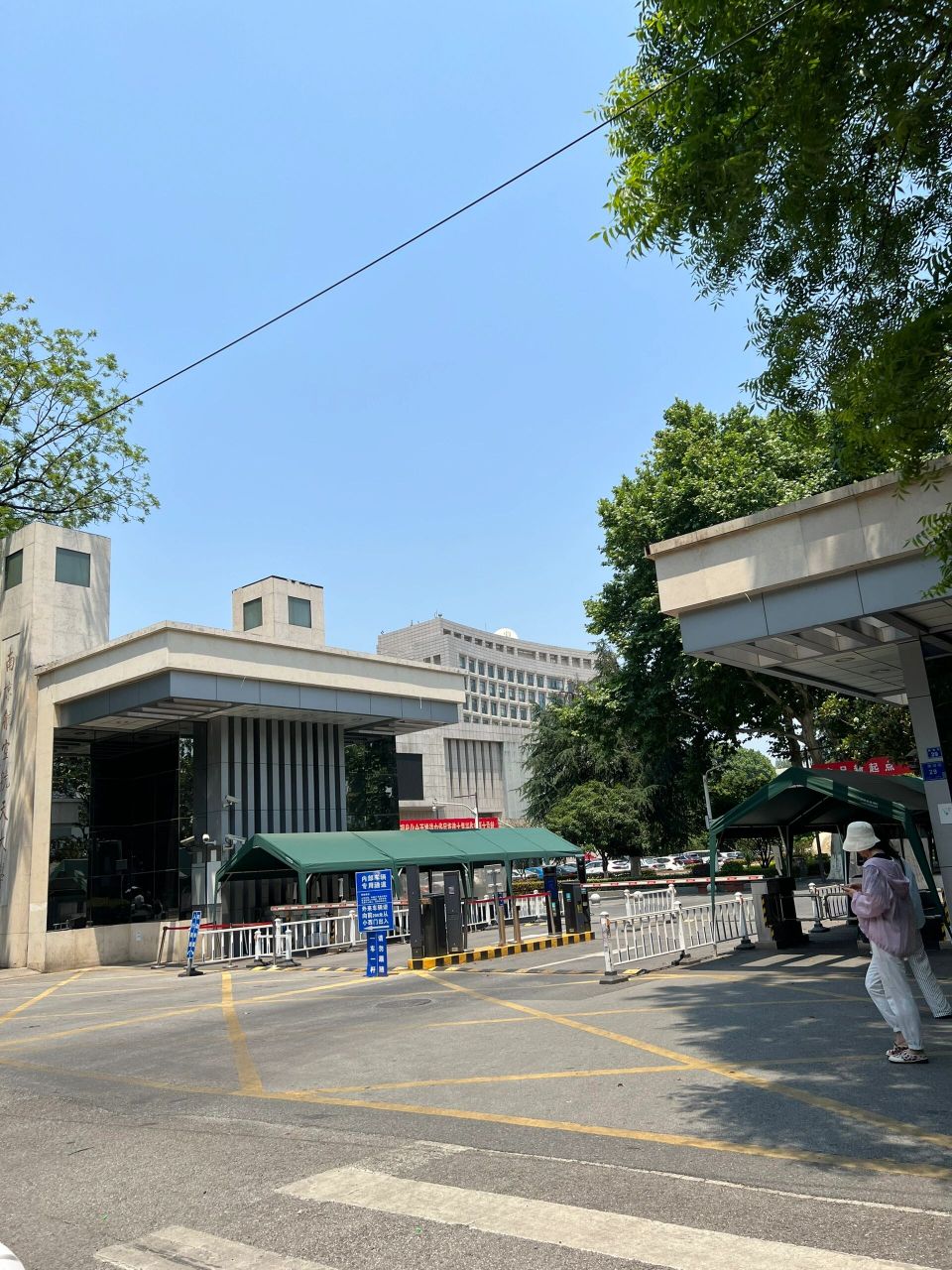 南京航空航天大学校门图片