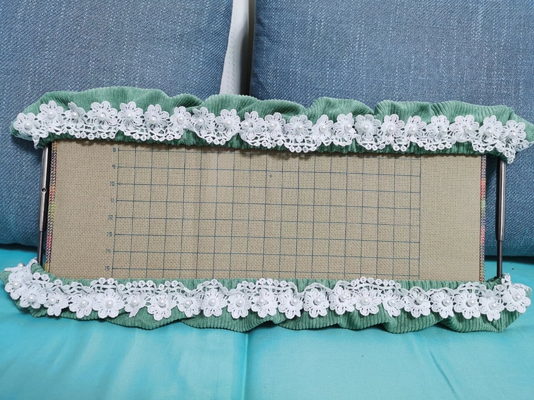 十字绣自制v绷~ 91本来想买乌克兰来着,但是又懒得等,然后94看到