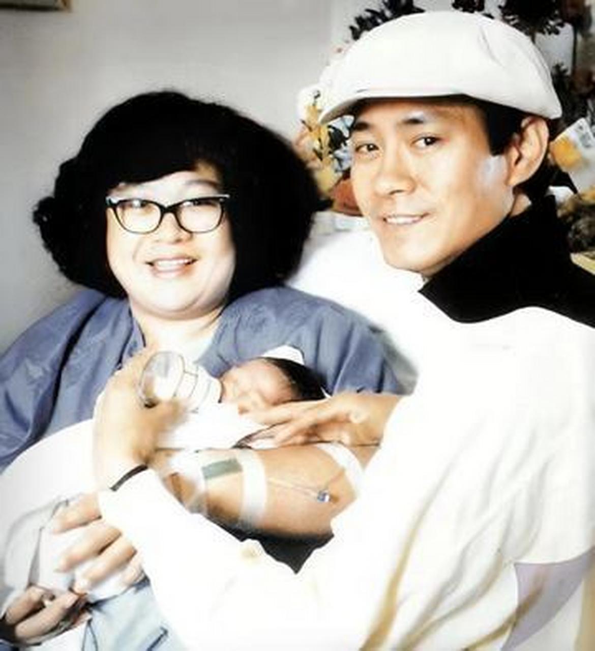 2008年,沈殿霞留下遗嘱:"女儿35岁后才能继承她的遗产6000万,在那之前