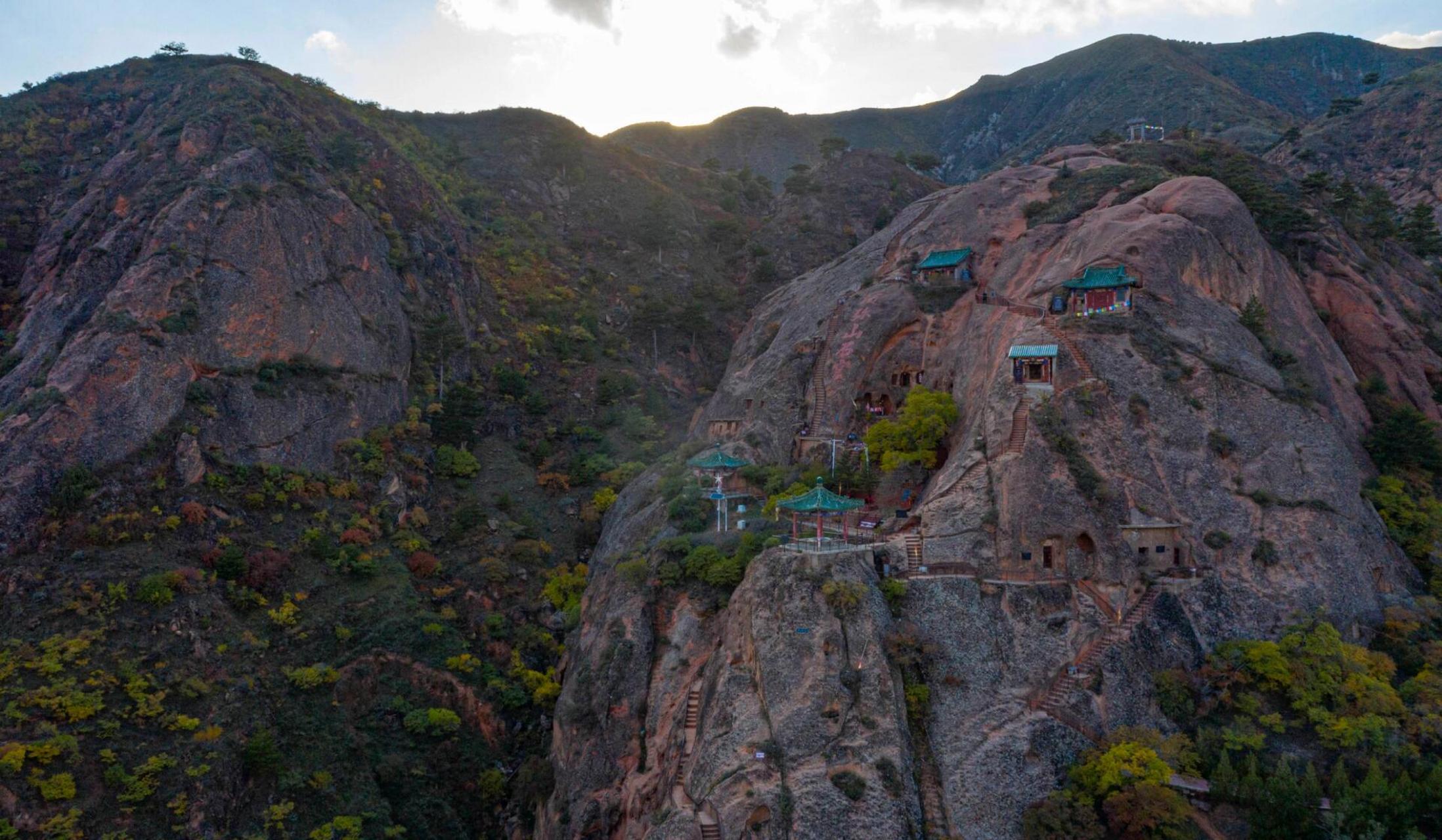 丝绸之路上遗落的明珠 金秋时节,位于宁夏固原市原州区的须弥山石窟