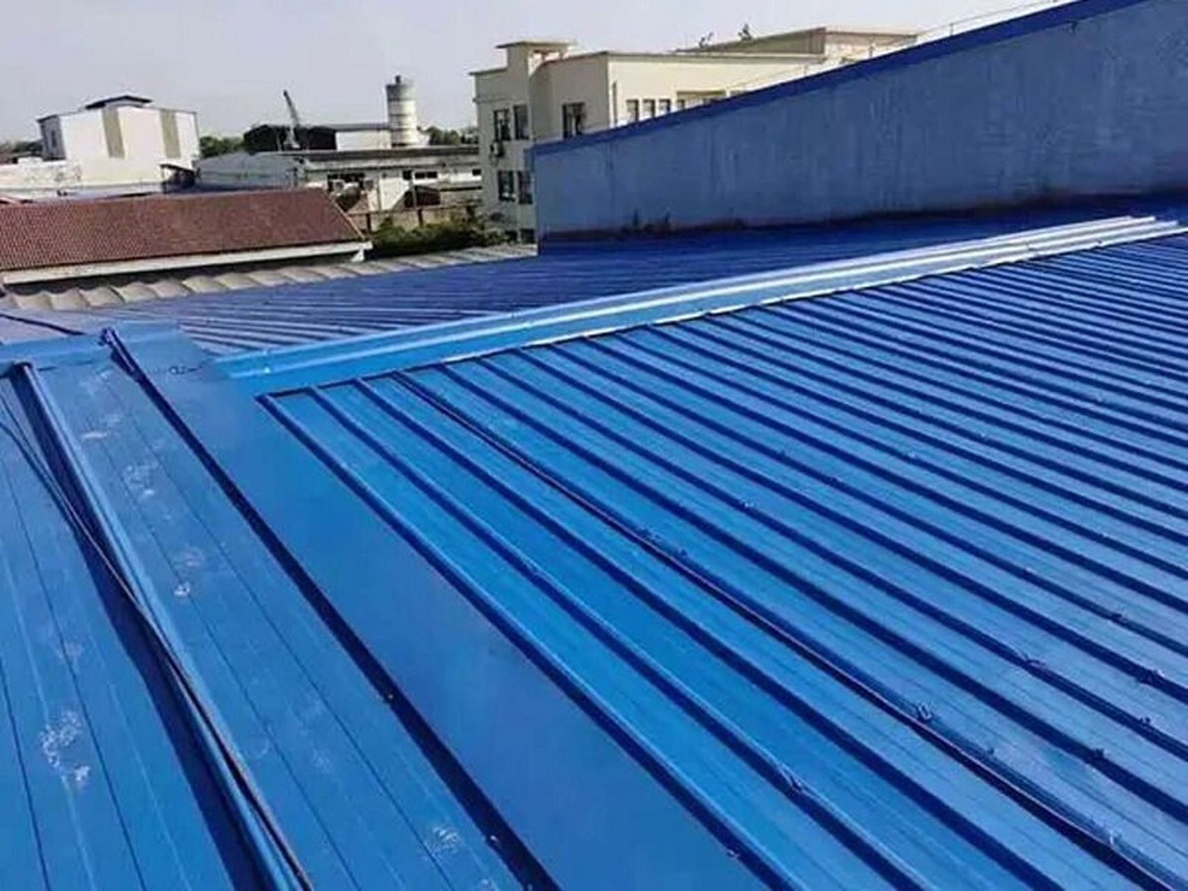 彩钢瓦结构屋顶漏水的原因以及解决办法 现在很多厂房屋面村镇自住房