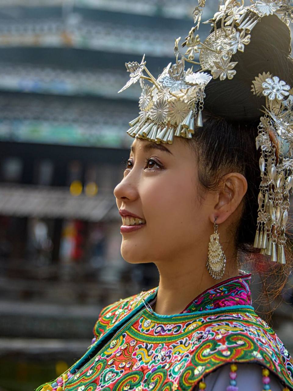 侗族服饰 侗族服饰,是分布在贵州黔东南苗族侗族自治州的传统服饰