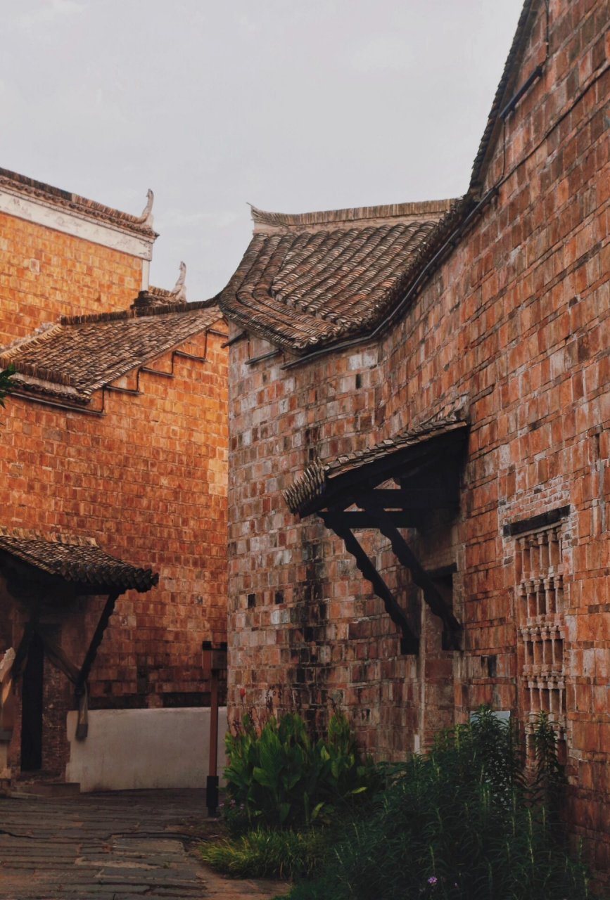 宜春袁州区自驾至万寿县1h 	 古城为原址重建仿古建筑,适合拍汉服