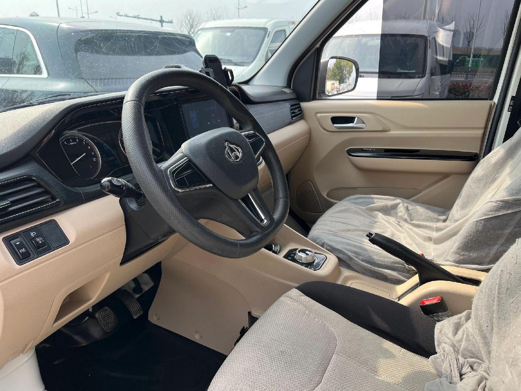 长安跨越v7,23年9月上牌,半年准新车,2.