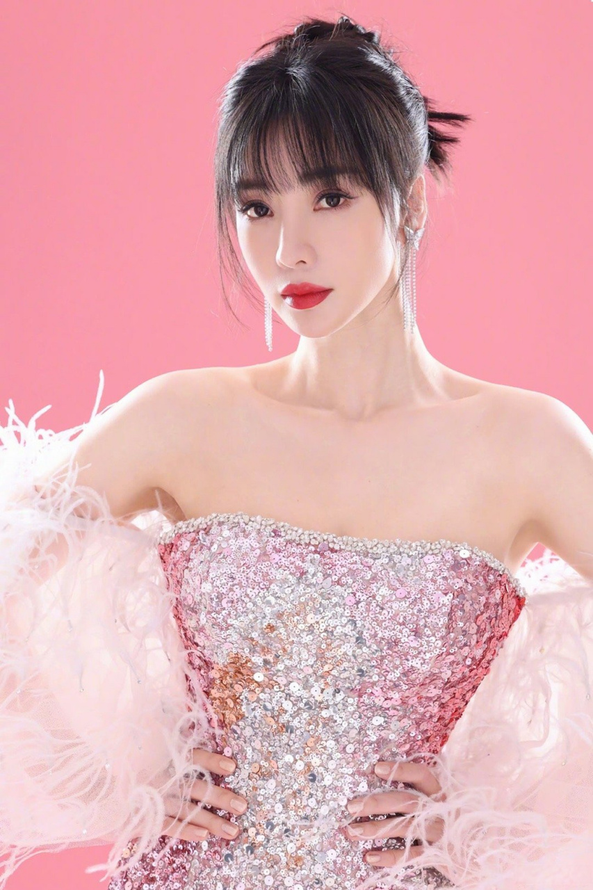 华表奖红毯# 柳岩这身粉色礼服好看[心]