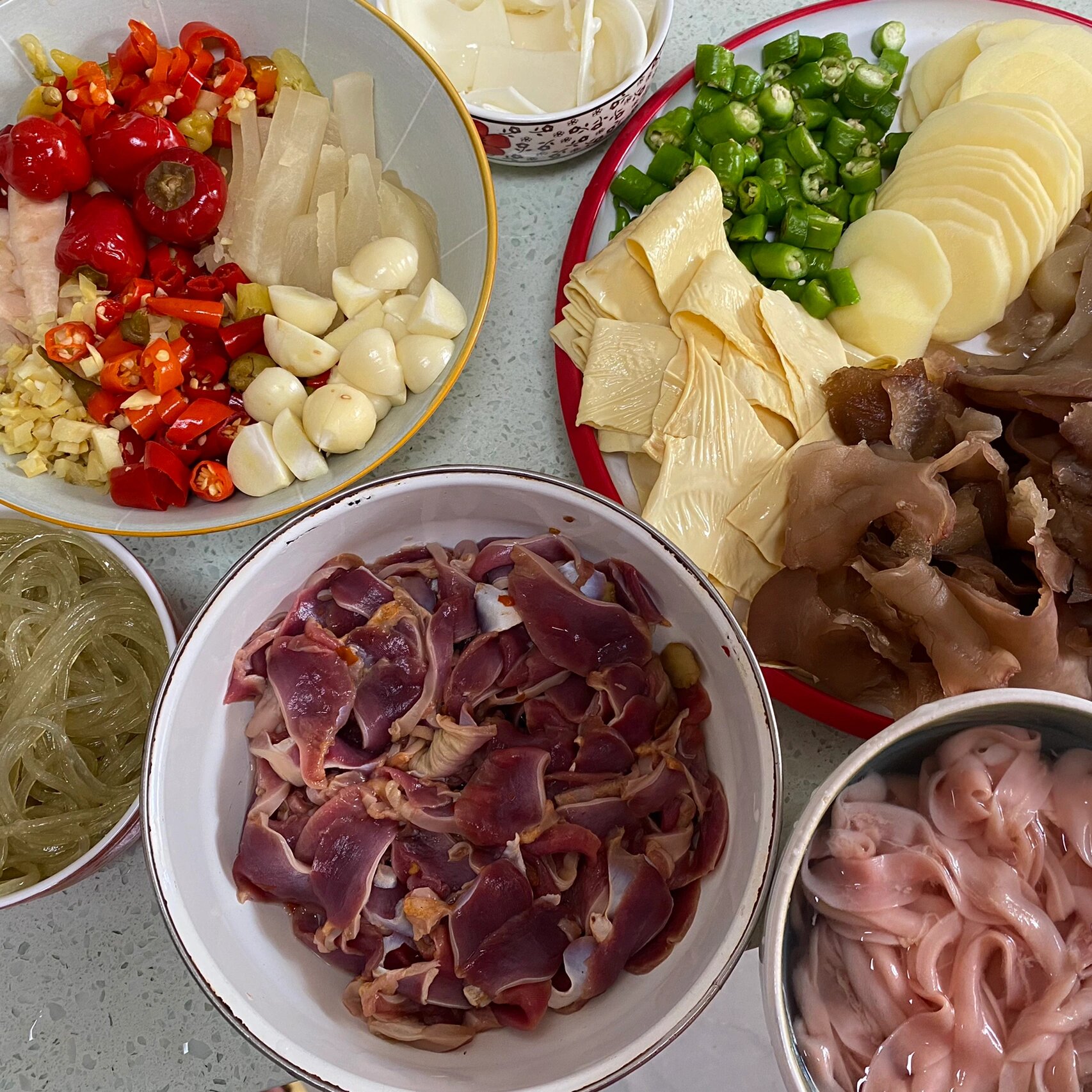 泡椒酸萝卜鸡杂