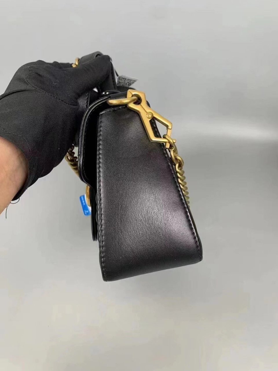 92156999元 0115古驰gucci  marmont mini马蒙黑金手柄邮差包