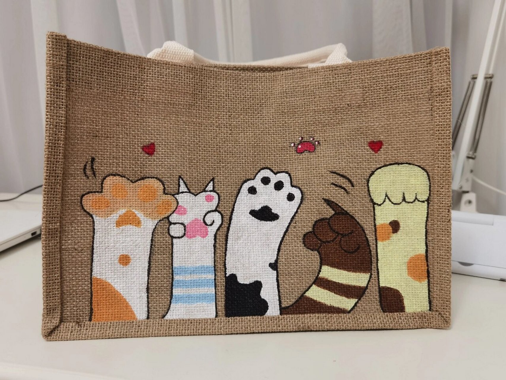 是个人见人夸可爱的包包了[爱你] 	 #muji麻布包# #手绘麻布袋