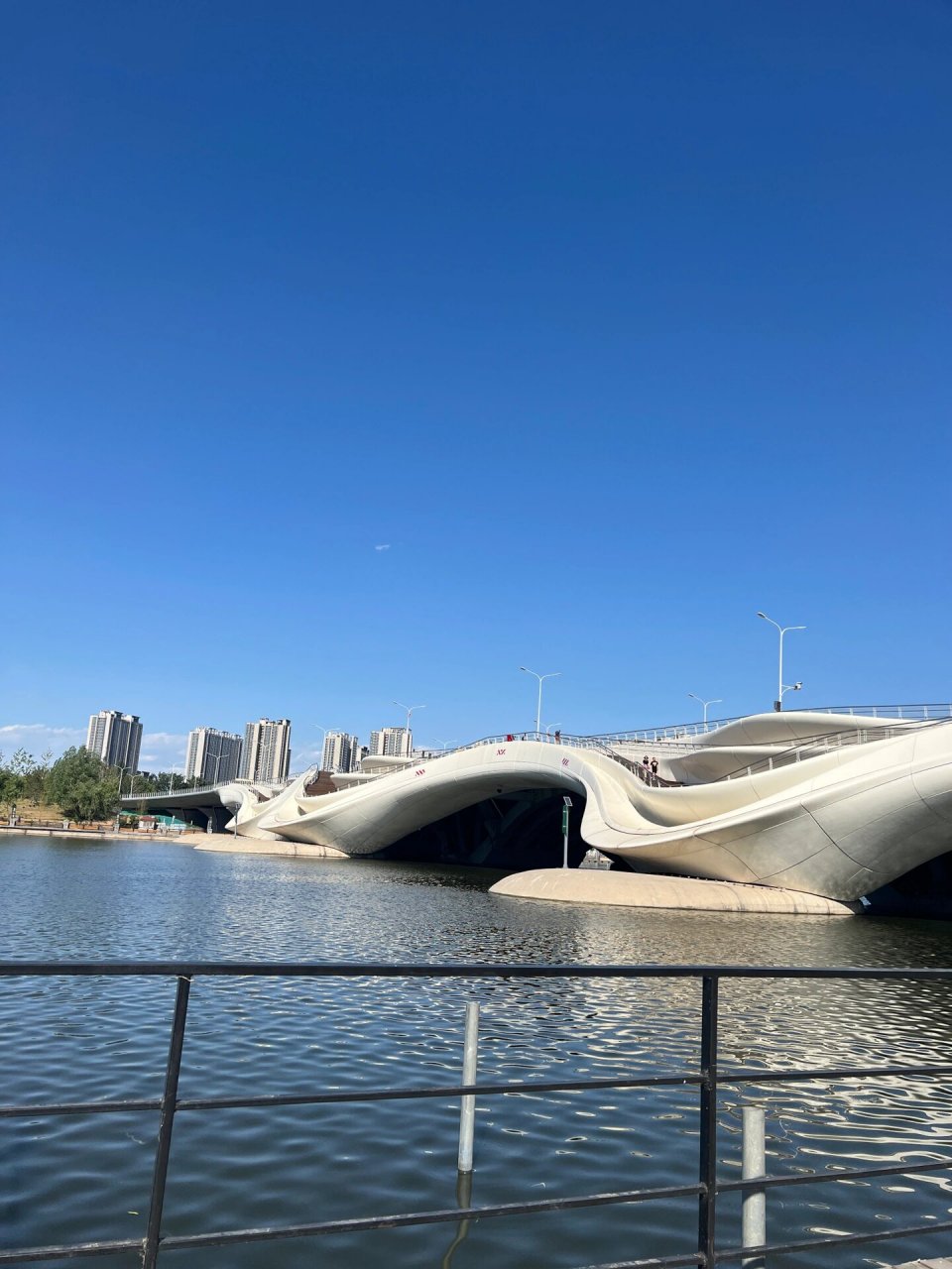 通州网红波浪桥打卡 千荷泻露大桥是通州核心三角上面最有特色的一座