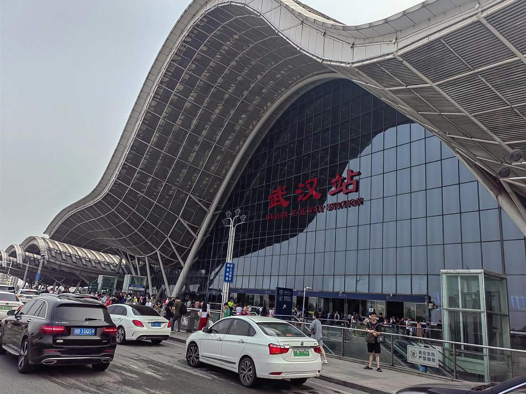 2010年,武广高铁刚刚建成通车的时候,感觉武汉站离城区真的太远了,去