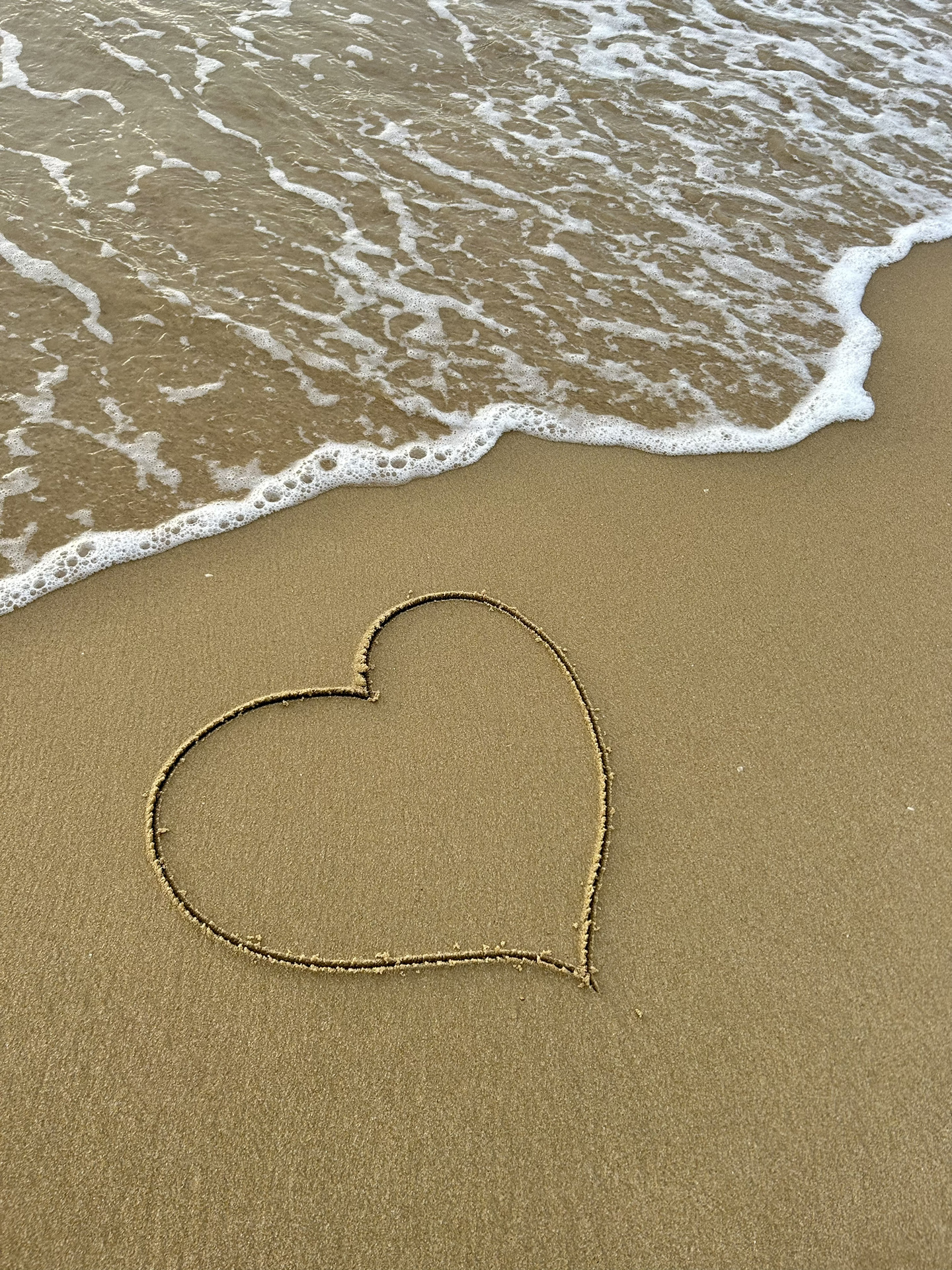 让我们在海边画下各种爱心💗