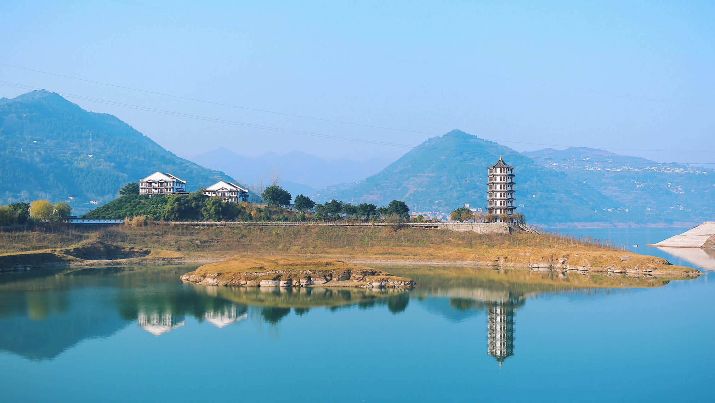 万州周边游|黄柏|狮子岛 远观狮子岛很好看 里面暂时没开放 坐在狮子