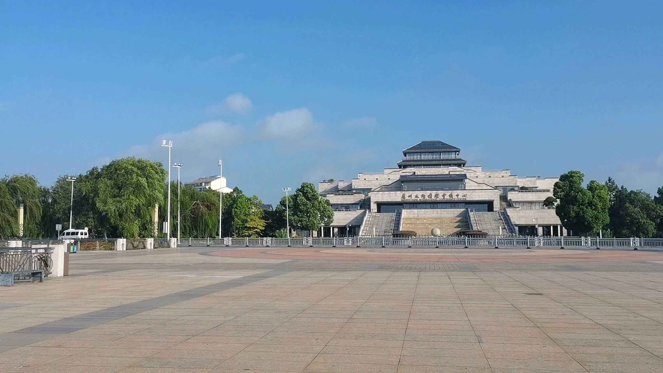 梦梦签售地 太湖香山    我就住在附近,骑04十几分钟, 早上来吹吹风