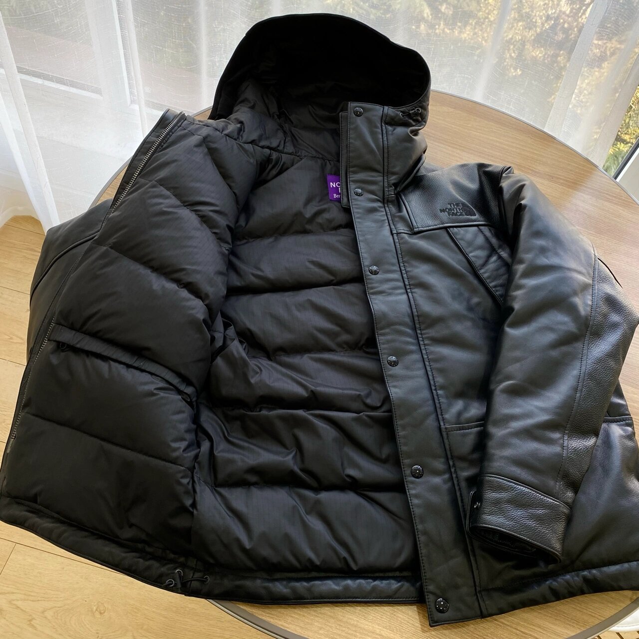 北面小羊皮羽绒服 北面小羊皮羽绒服,官网售价9000  柔软的小羊皮,加