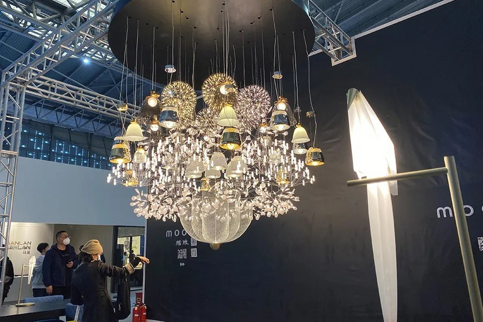 客厅绝美主灯75欧洲十大灯具之一moooi吊灯 品牌『moooi』 首先来