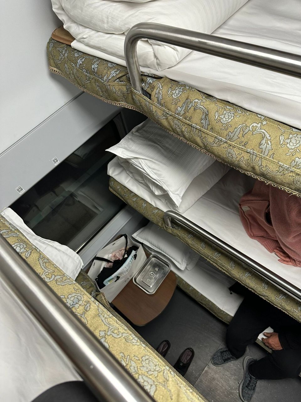 青岛-杭州卧铺列车d781卧铺情况 去南京杭州的小伙很多坐这一班车