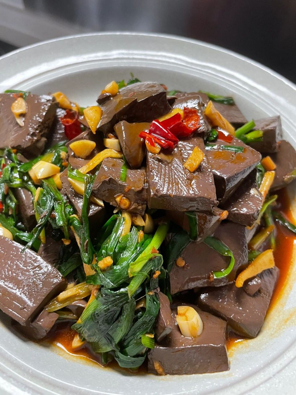 重口爱好:韭菜炒鸡血!