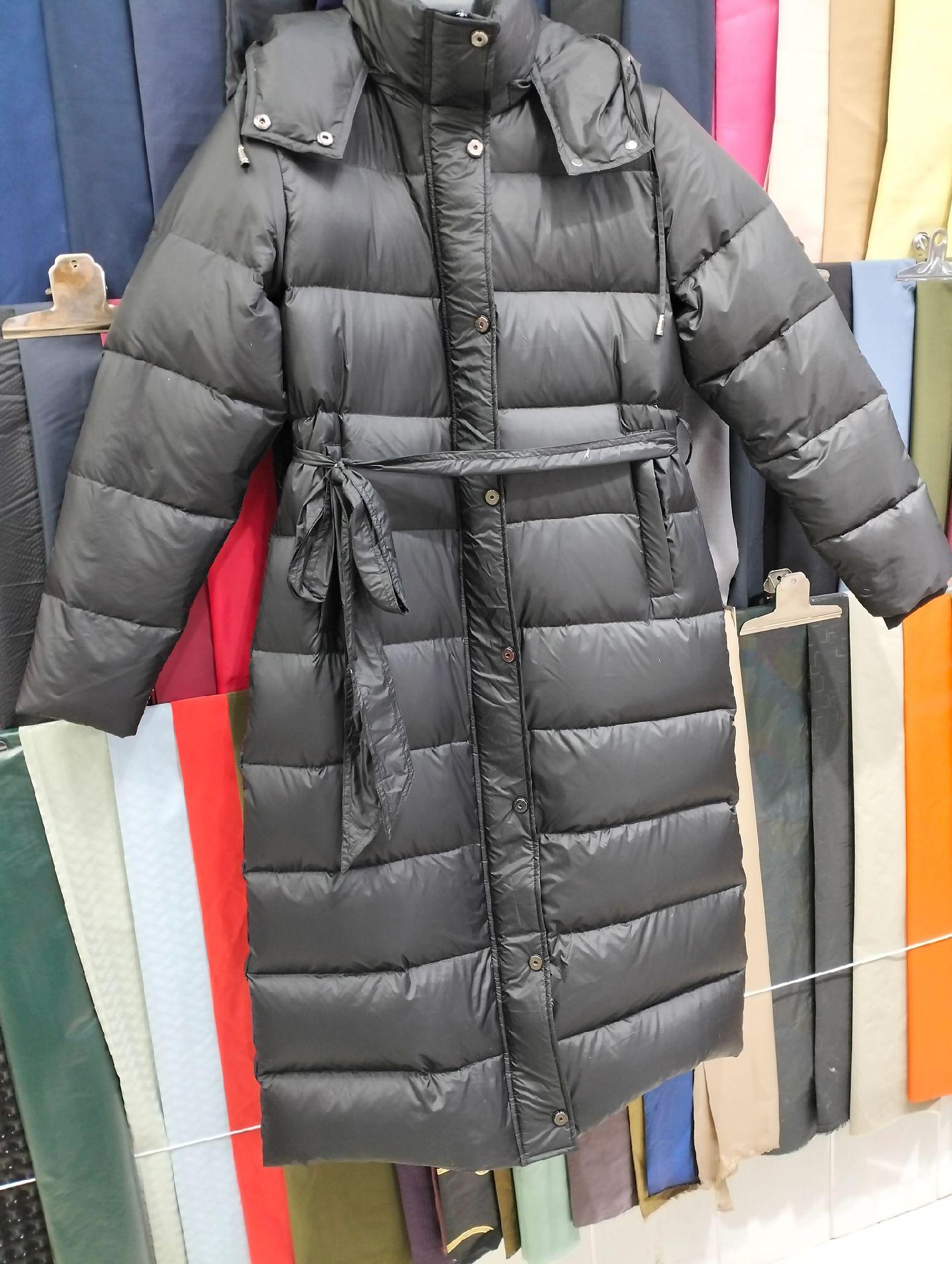 羽绒服定制：温暖与时尚的完美融合