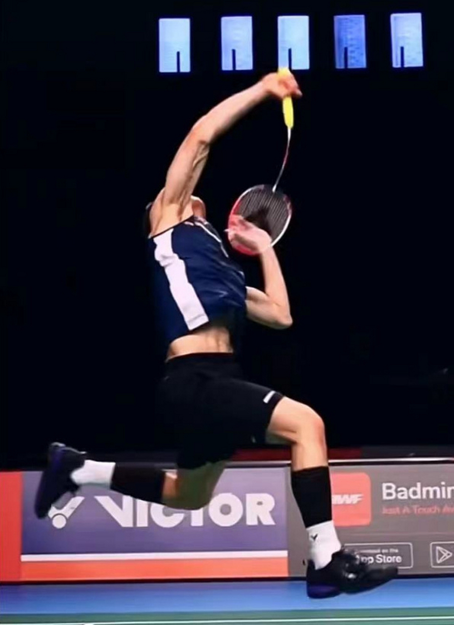 羽毛球# 球拍这样形变的大力杀球,你接得住吗[三哈]#杨晨大神##杀球