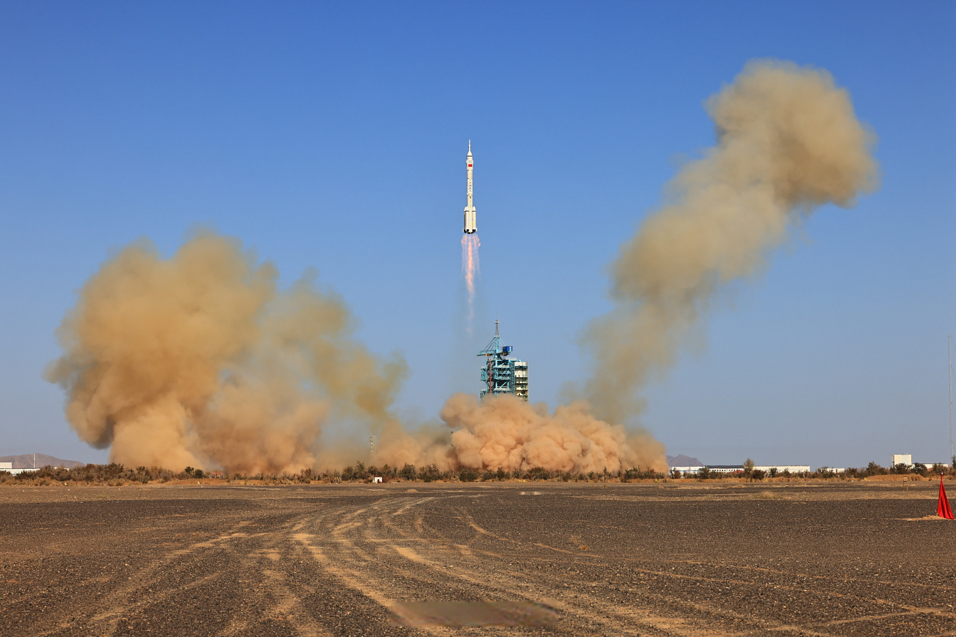神十七发射升空#】搭载神舟十七号载人飞船的长征二号f遥十七运载火箭