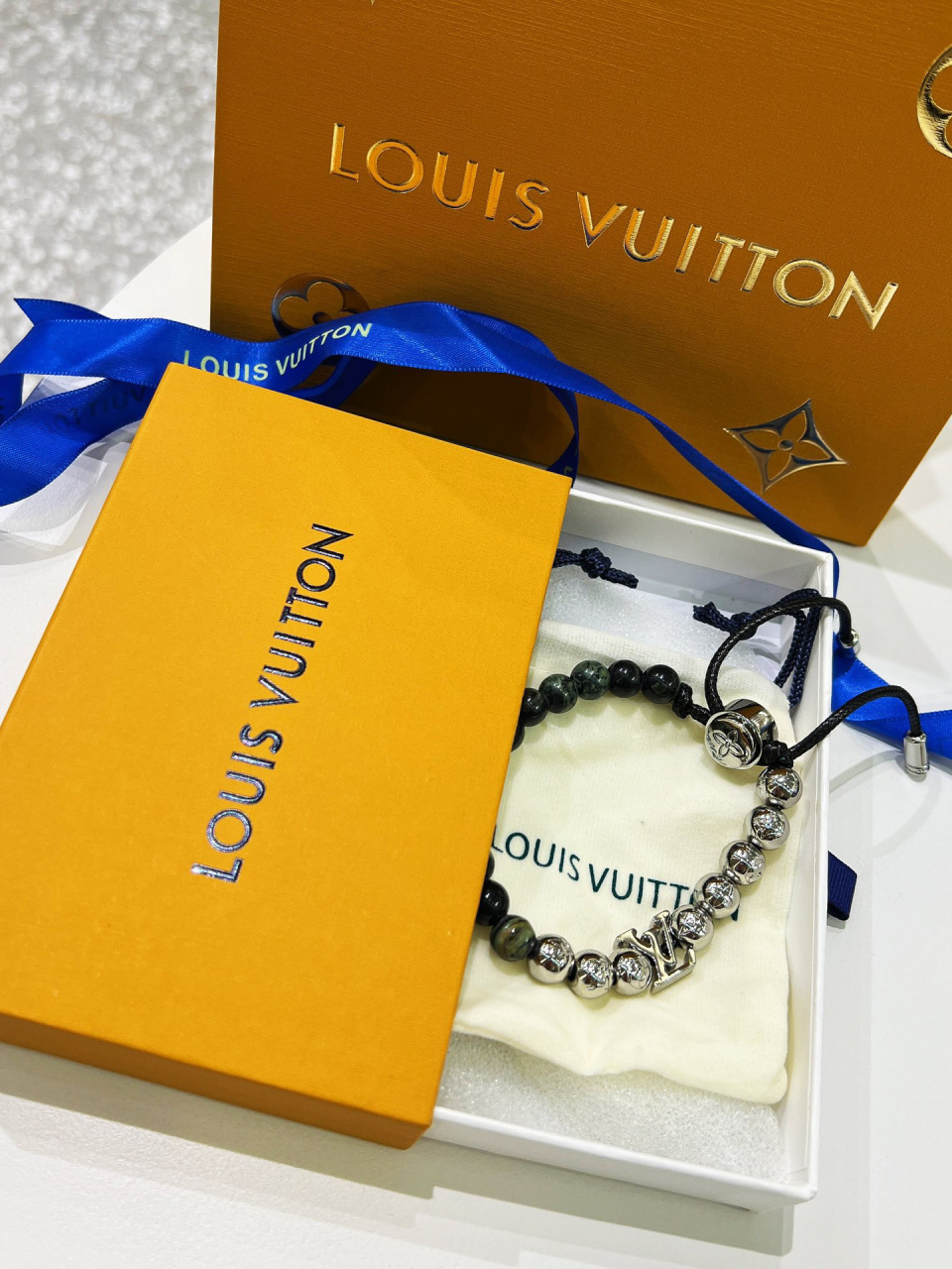 lv手链 驴家新款monogram beads手链,男士佩戴特别帅气的一款,由双色