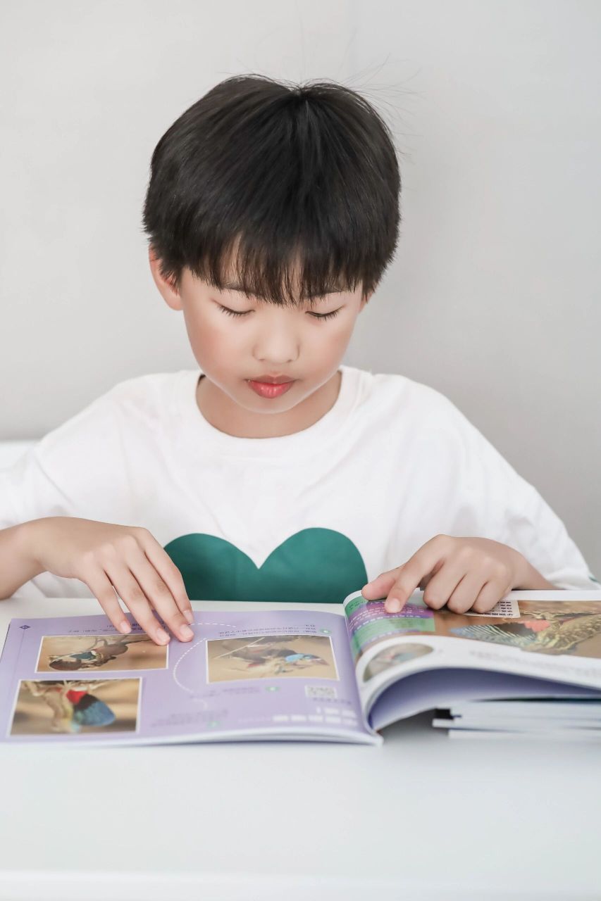 鼓励孩子坚持阅读的唯美句子 1.三更灯火五更鸡,正是男儿读书时.