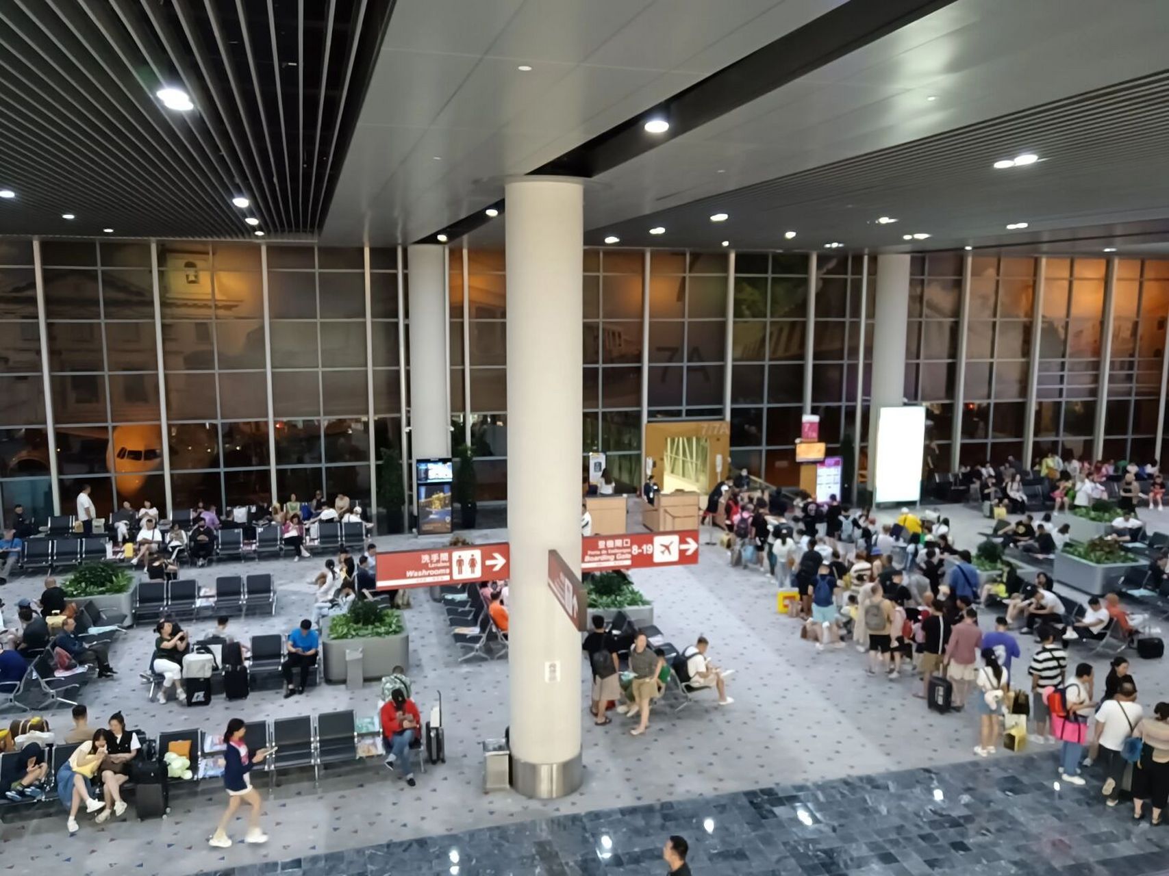 澳门国际机场 澳门机场不大,提前2个小时就够了,我们提前2小时从酒店