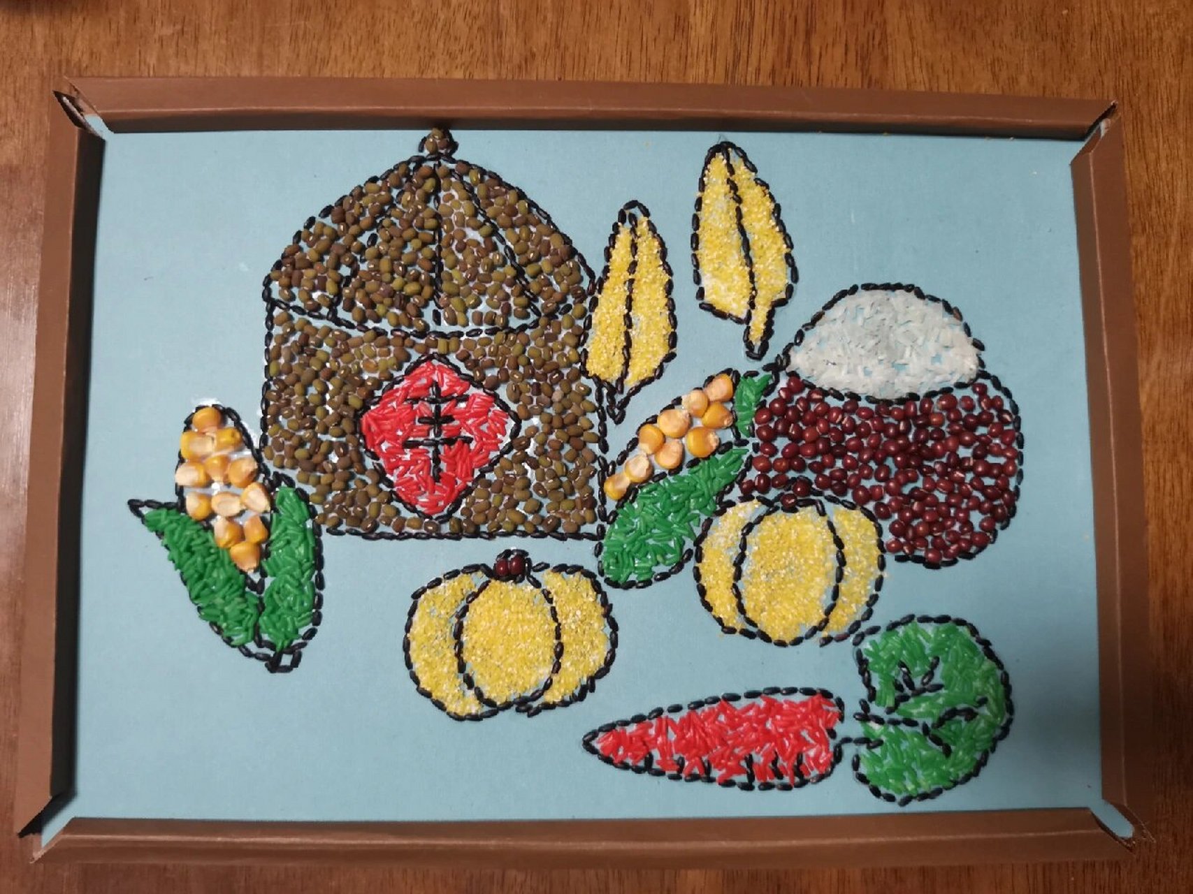 幼儿园手工《五谷丰登》 记录和妈妈一起完成手工,很需要耐心的一件事