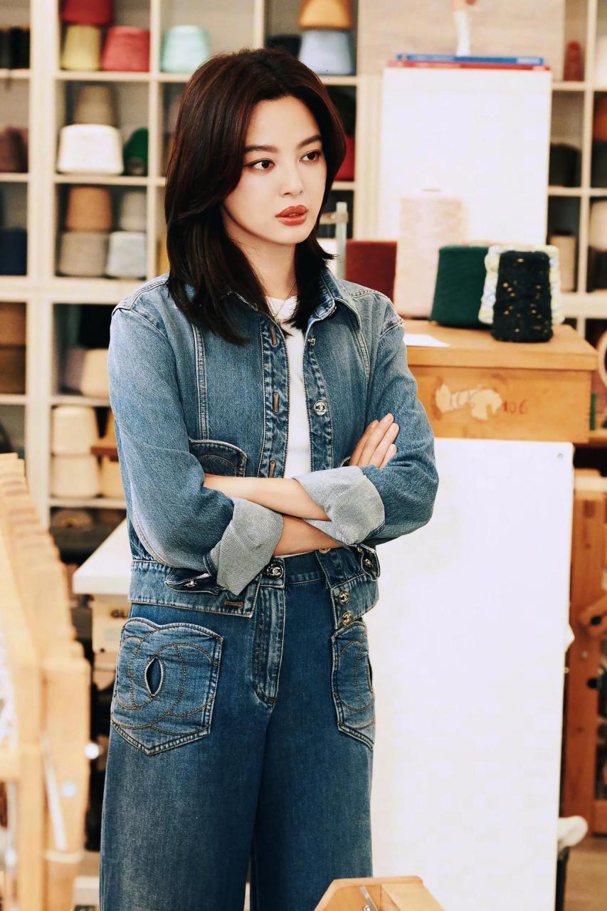 辛芷蕾牛仔装,酷飒拽姐,优雅自信!