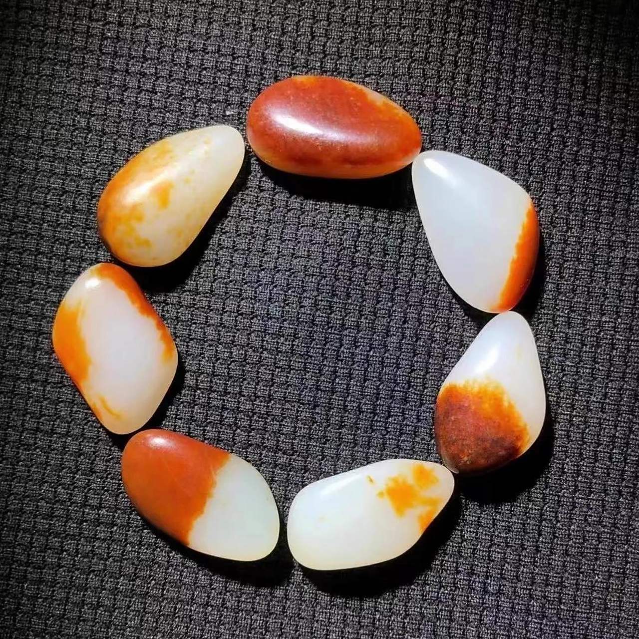 新疆和田玉籽料  克重:51克  和田玉籽料红皮白肉手串 02 02颗颗