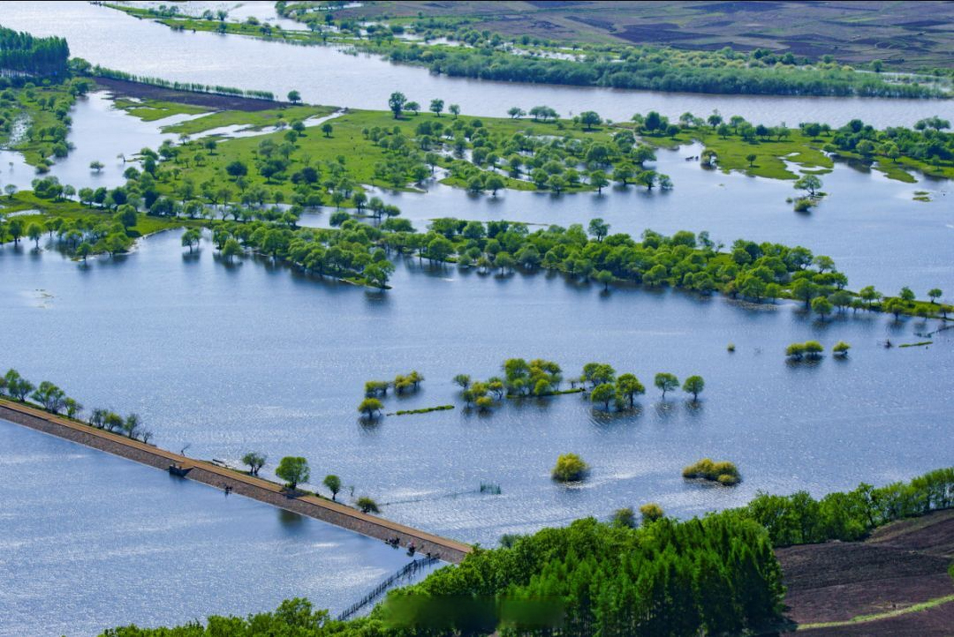 雁鸣湖湿地位于敦化市雁鸣湖镇,距市区45公里,地处201国道沿线上,也是