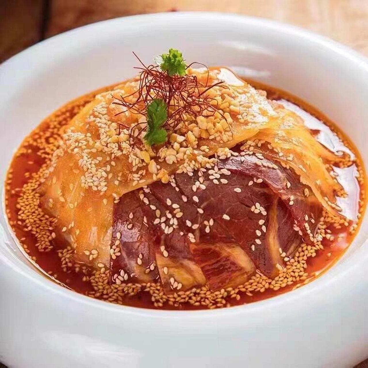 夫妻肺片 夫妻肺片是四川省成都市的一道传统名菜,属于川菜系.