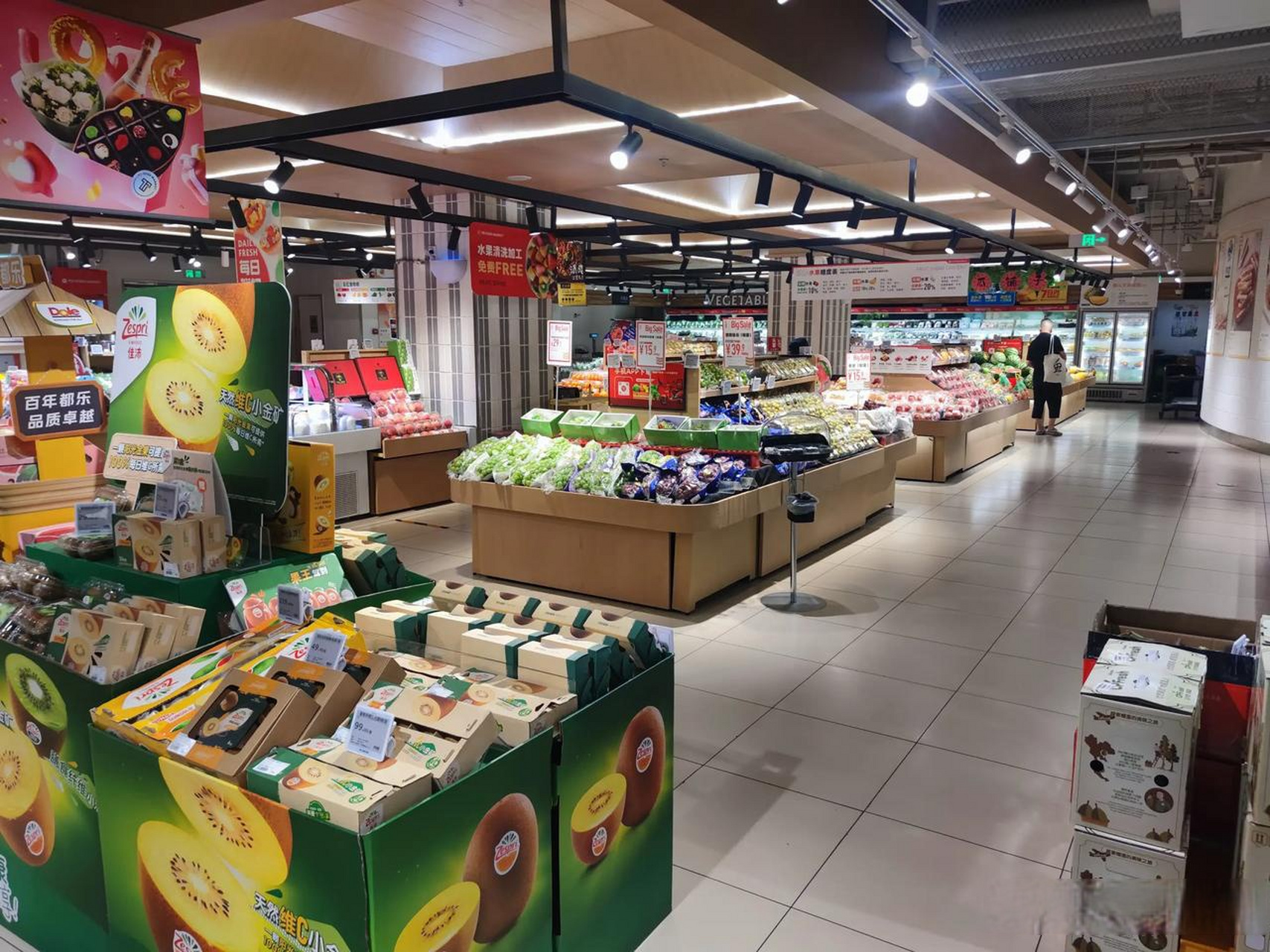 图一是北京人民大学对面当代商城的t11超市,图二三四是北京南站附近的