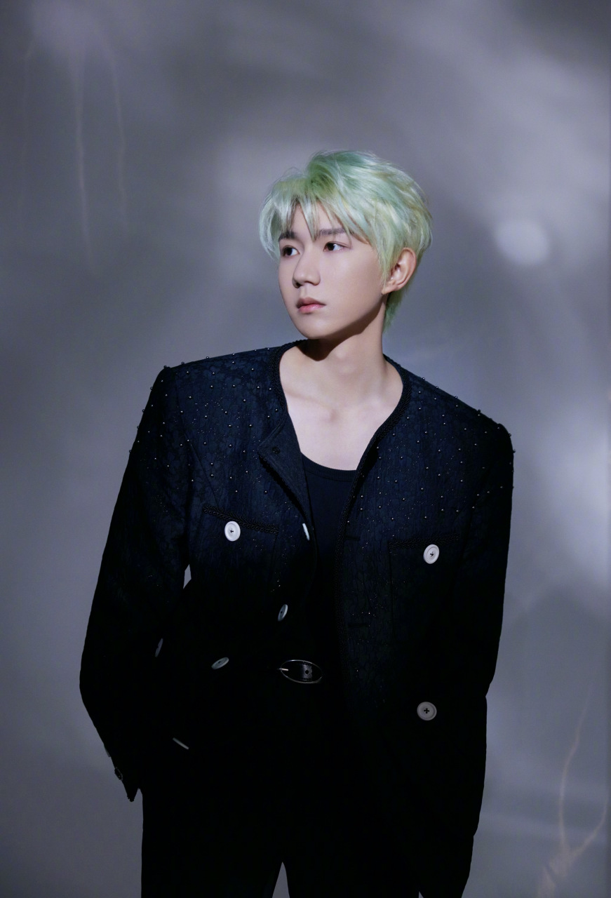 tfboys十年之约# @王俊凯 @王源 @易烊千玺  十周年写真 chapter