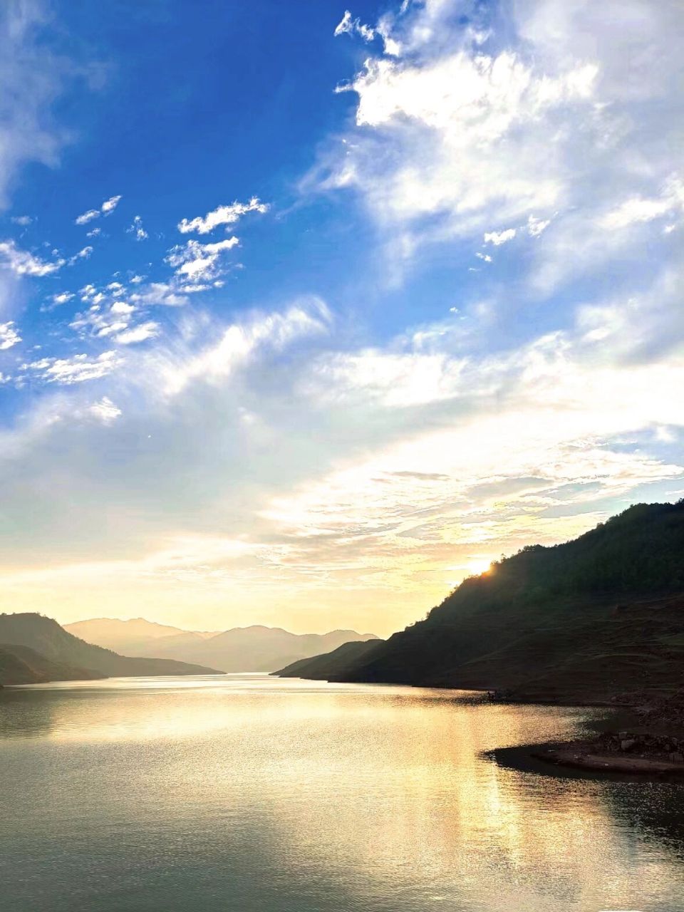 小众旅游地:支嘎阿鲁湖 支嘎阿鲁湖 贵州第一湖 原名水西湖,水面宽阔