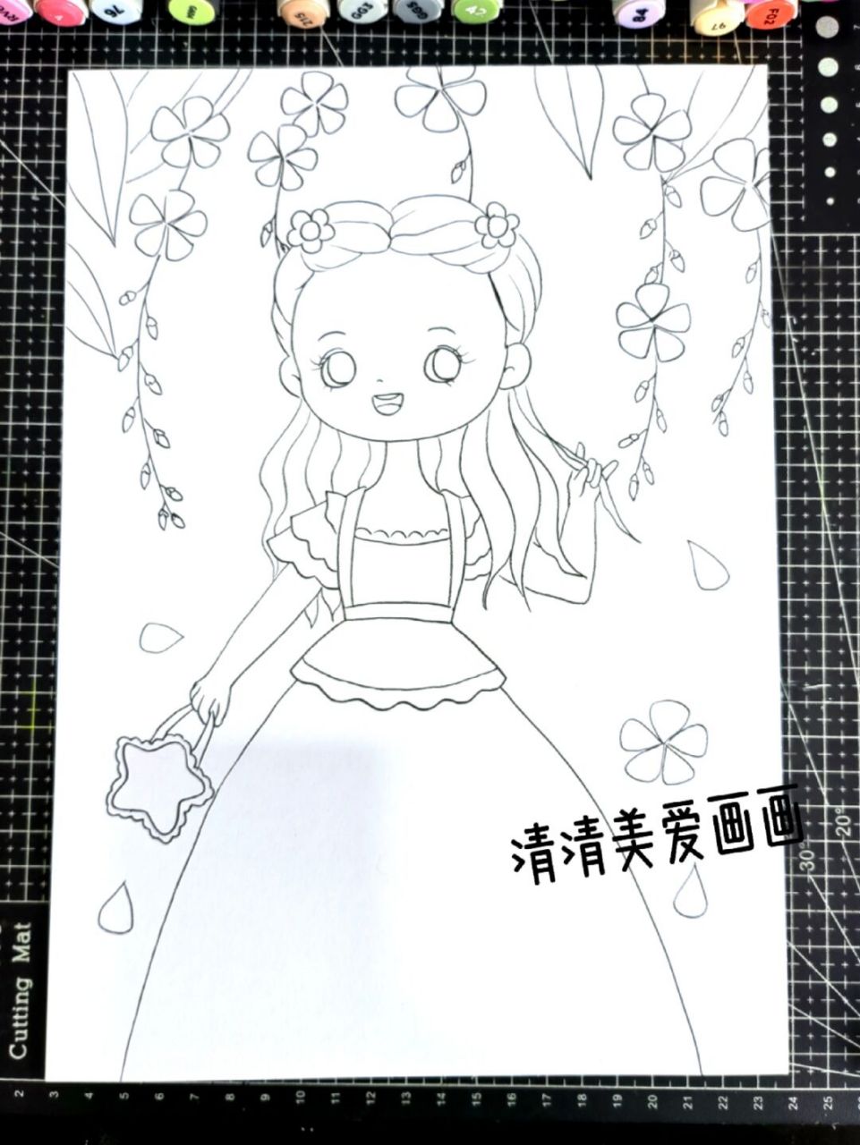 黑白线描人物 做自己的女王,不卑不亢,不慌不忙#画画# #创意美术