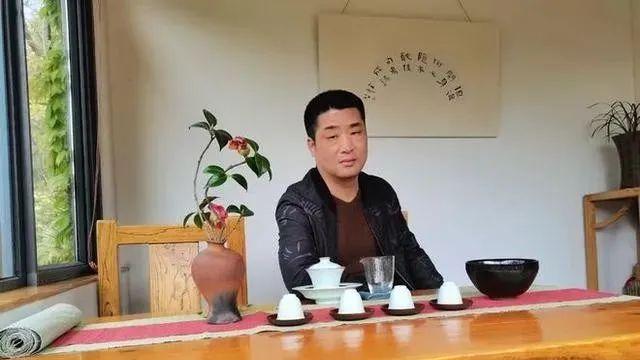 湖北青年书法家印春涛凭借融合传统精髓与个人创新的楷书作品,连续