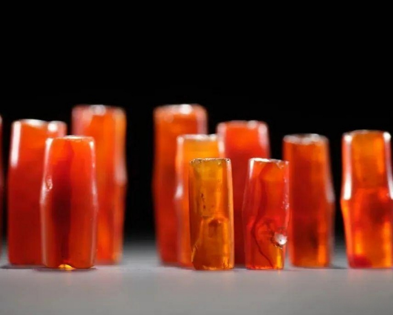 耀眼的西周玛瑙竹节管珠,几乎绝技,一颗难求.