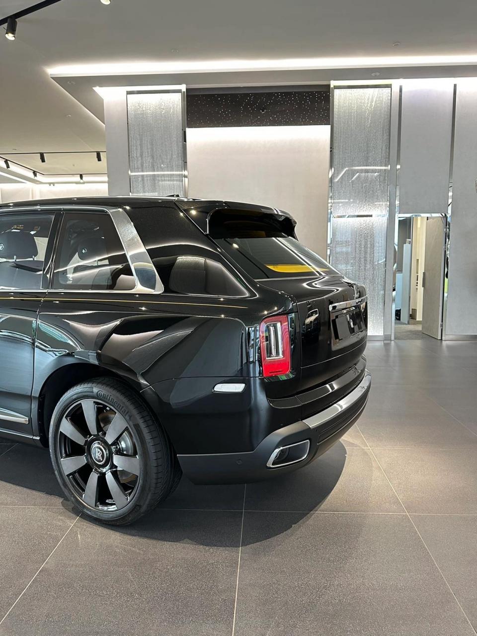 全新 24款劳斯莱斯库里南 黑武士 选配优秀: 前排座椅通风 流星顶