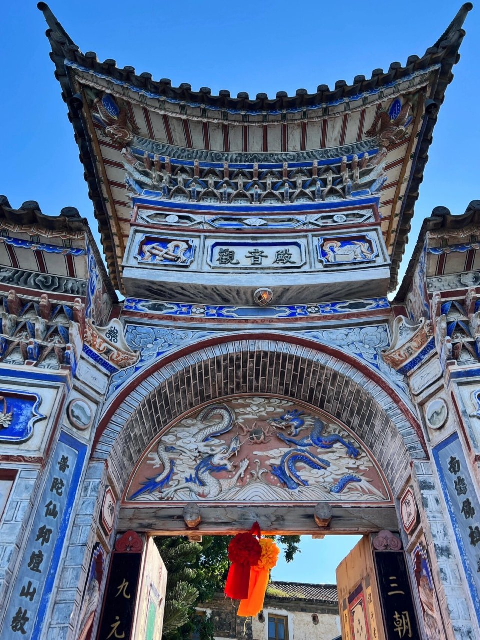 大理|白族|金梭岛 金梭岛是洱海中的最大岛屿,呈长锥形,形如织布机上